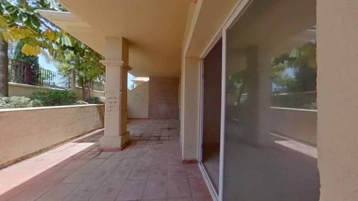 Ground Floor Apartment in Benahavís — photo 3 of 10