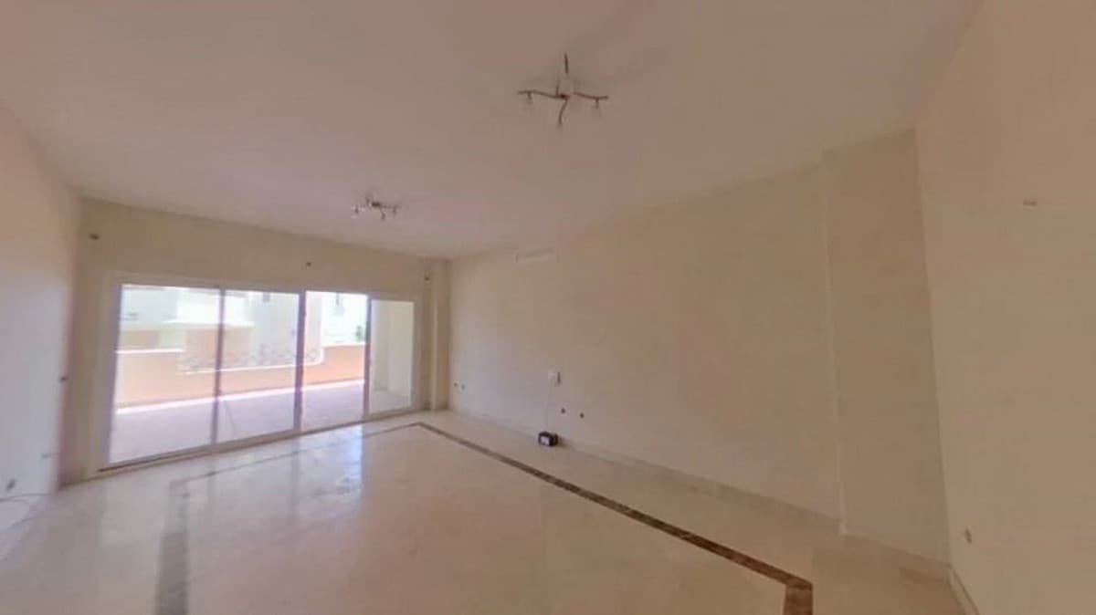 Ground Floor Apartment in Benahavís — photo 4 of 10