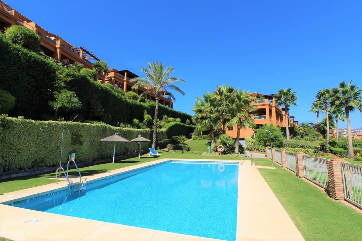 Middle Floor Apartment in Estepona — photo 2 of 10