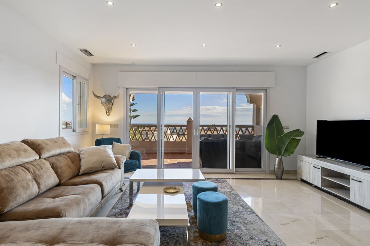 Middle Floor Apartment in Los Almendros — photo 3 of 10