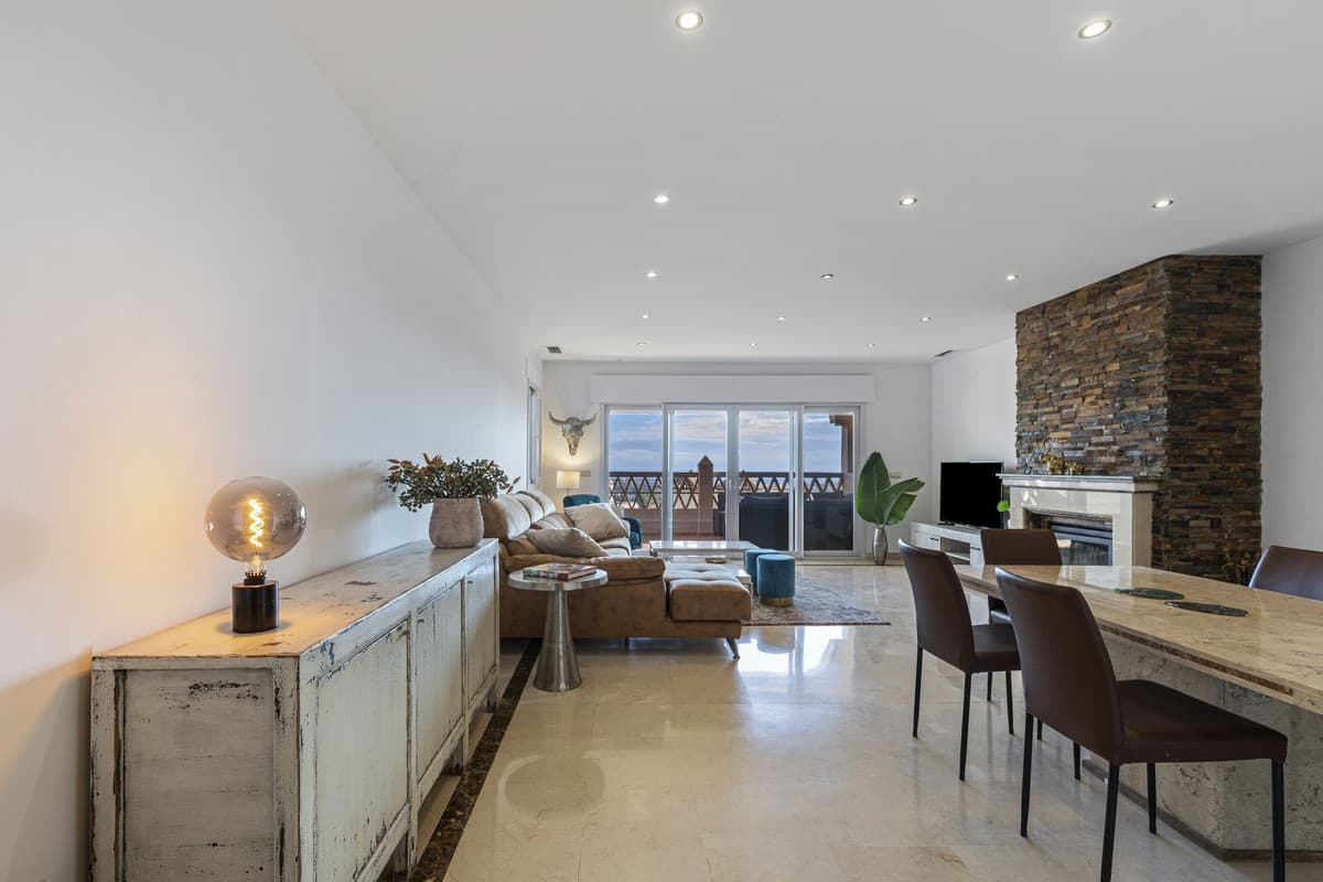 Middle Floor Apartment in Los Almendros — photo 4 of 10