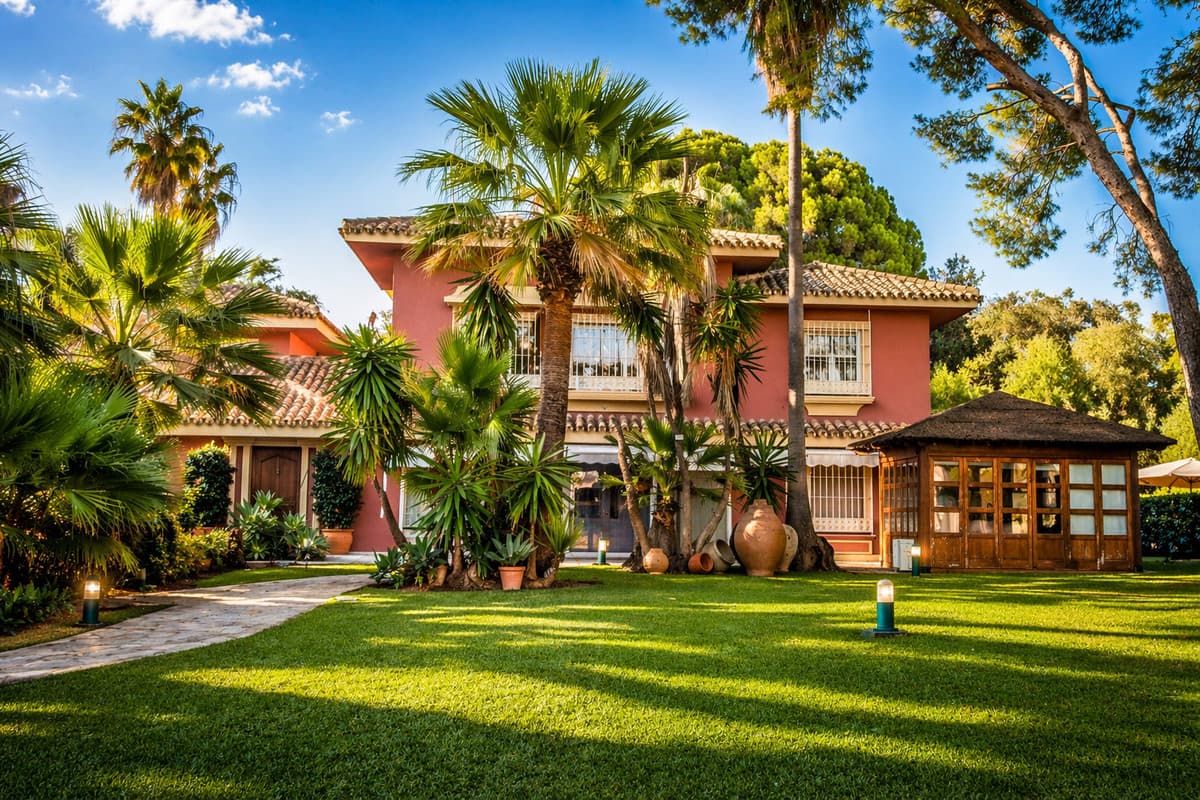 Detached Villa in Guadalmina Baja — photo 1 of 10