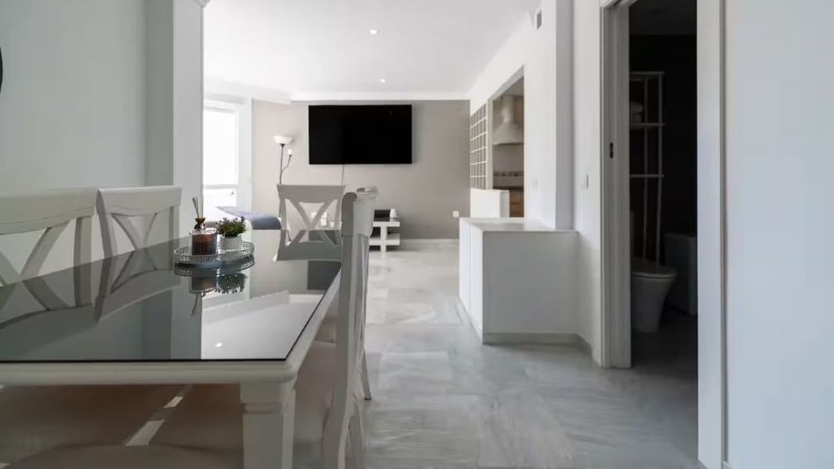 Middle Floor Apartment in Marbella — photo 2 of 10