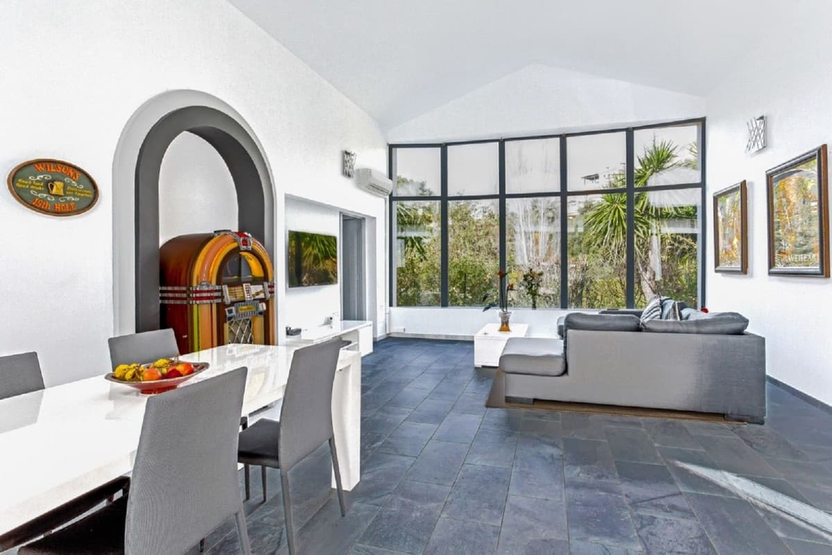 Detached Villa in Elviria — photo 5 of 10