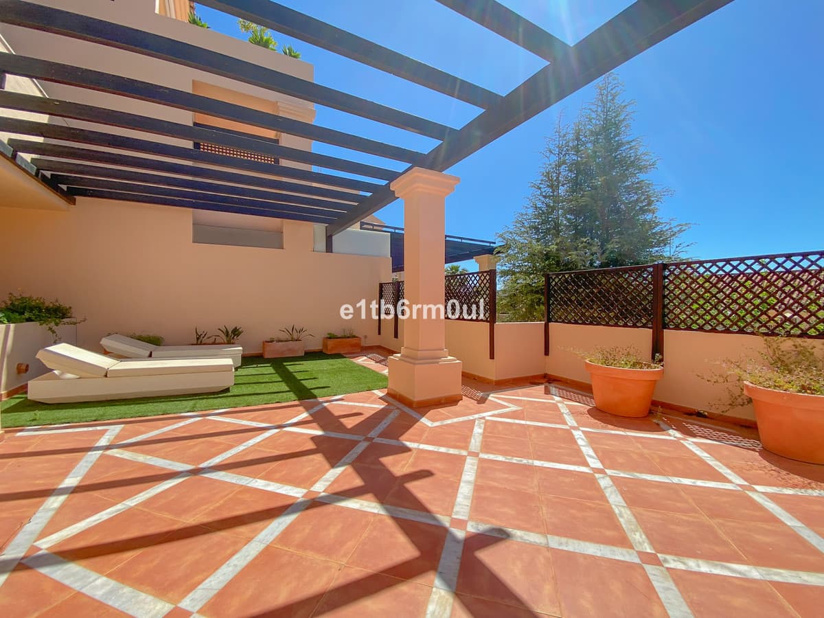 Ground Floor Apartment in Nueva Andalucía — photo 2 of 10