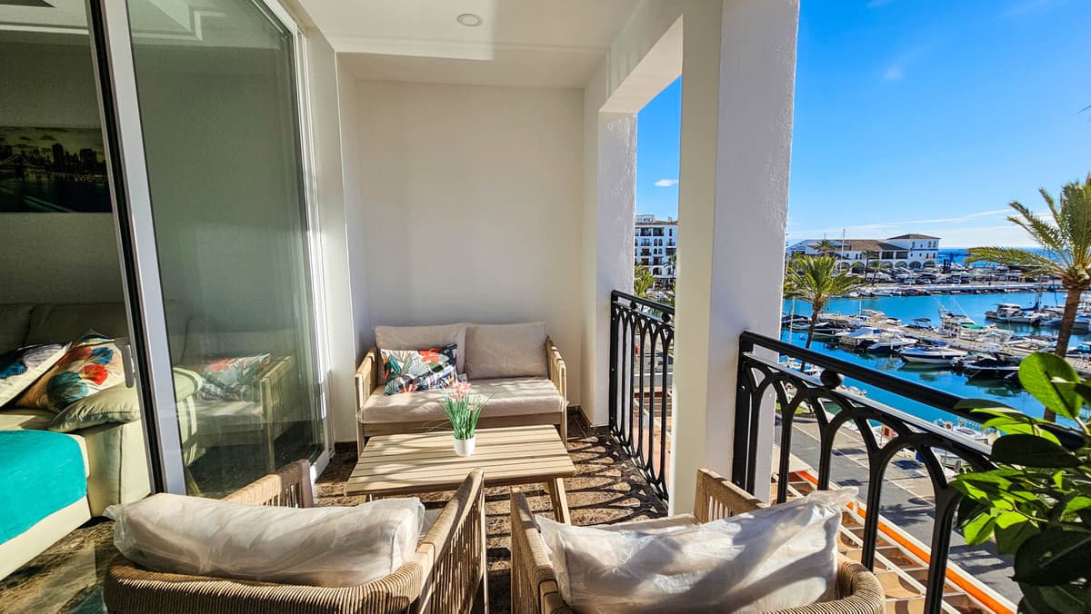 Middle Floor Apartment in La Duquesa — photo 2 of 10