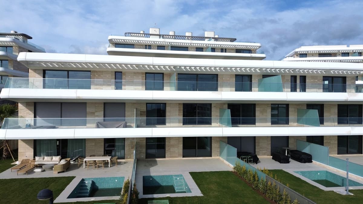 Middle Floor Apartment in Estepona — photo 4 of 10