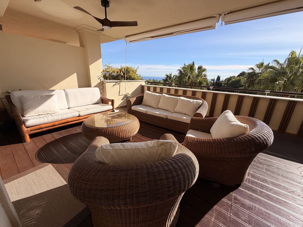 Middle Floor Apartment in Sierra Blanca — photo 1 of 10