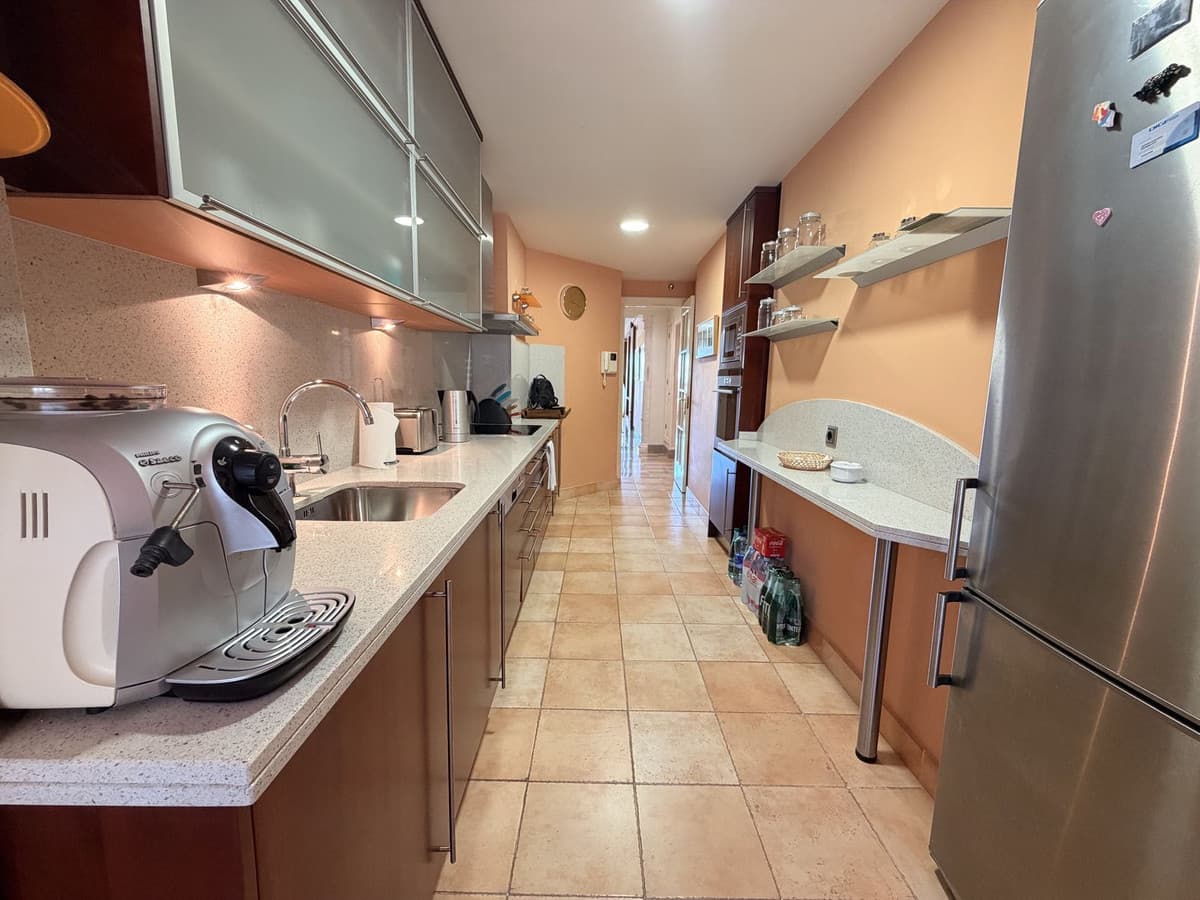 Middle Floor Apartment in Sierra Blanca — photo 8 of 10