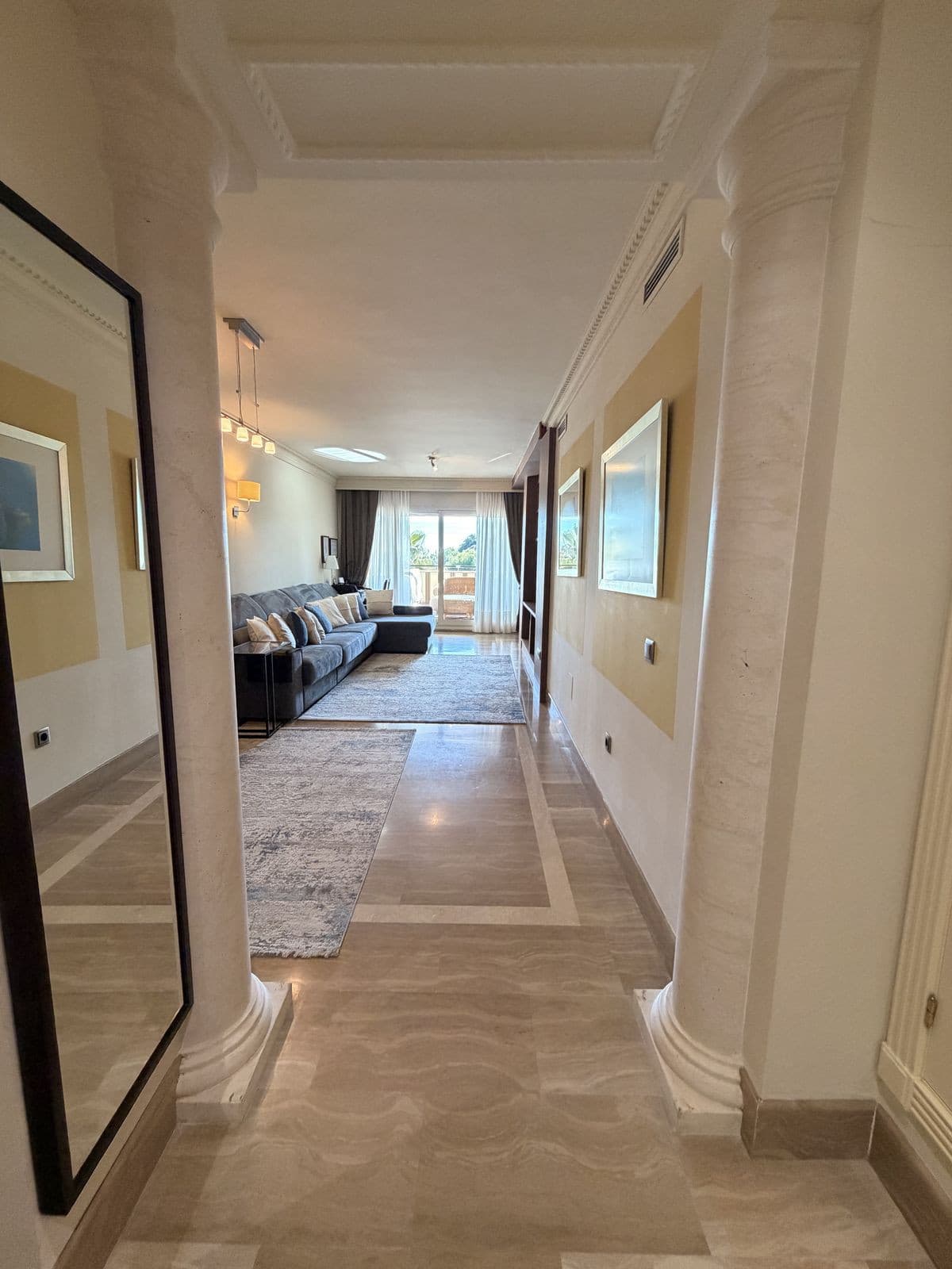 Middle Floor Apartment in Sierra Blanca — photo 9 of 10