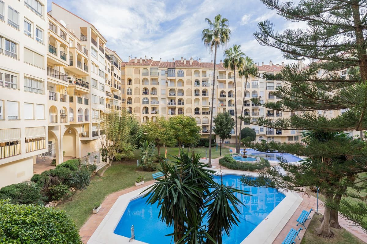 Middle Floor Apartment in Fuengirola — photo 1 of 10