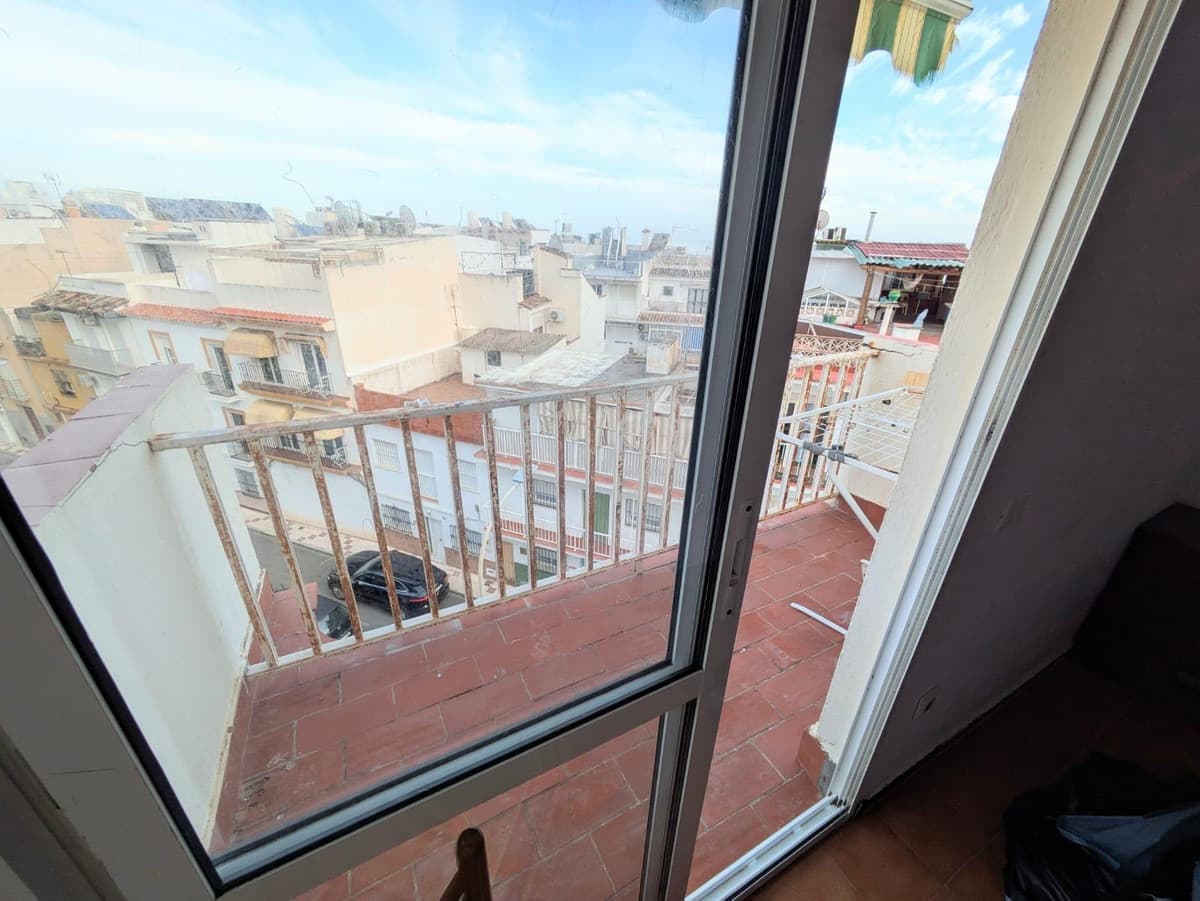 Middle Floor Apartment in La Carihuela — photo 2 of 10