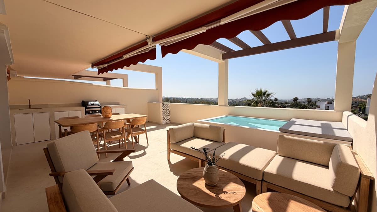 Middle Floor Apartment in Nueva Andalucía — photo 1 of 10