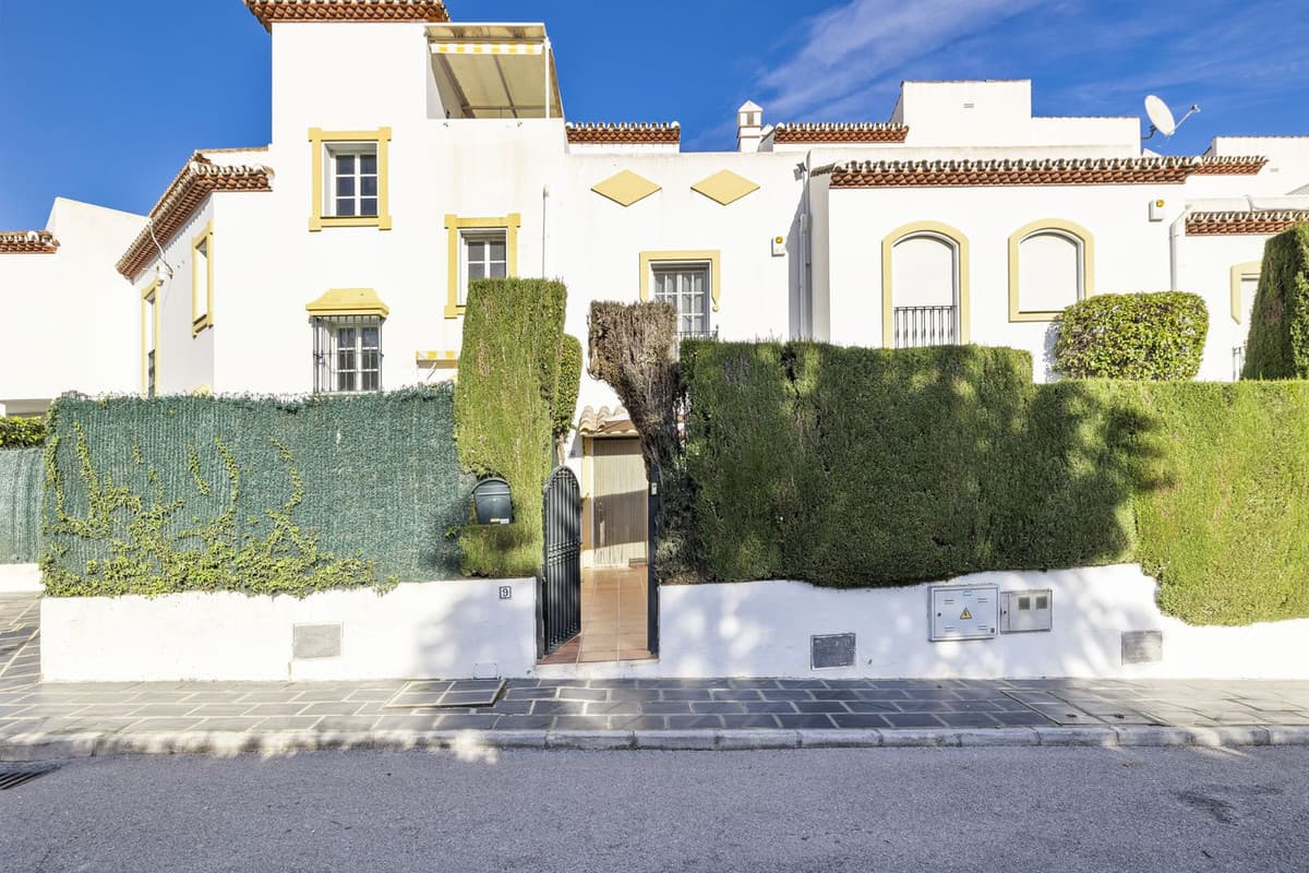 Townhouse in Bel Air — photo 1 of 10