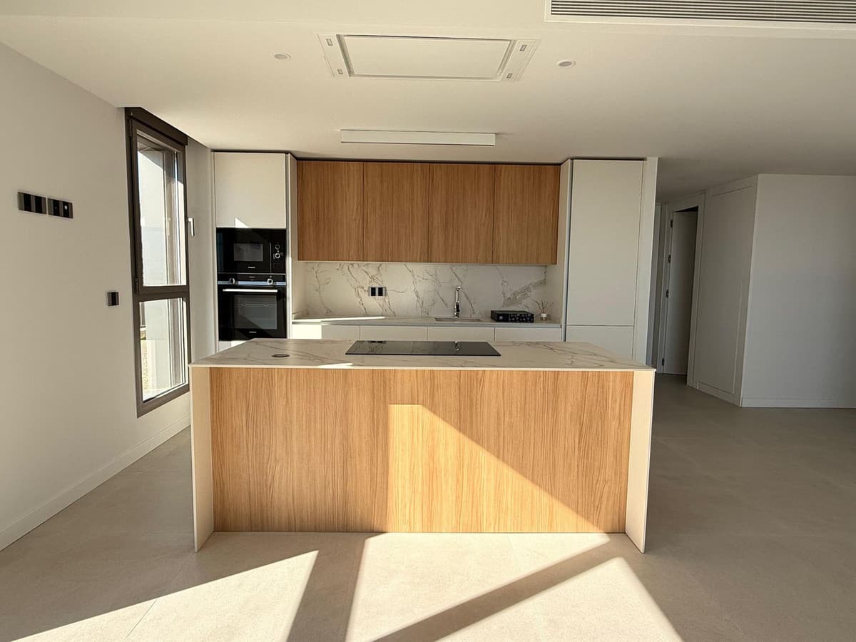 Middle Floor Apartment in New Golden Mile — photo 6 of 10