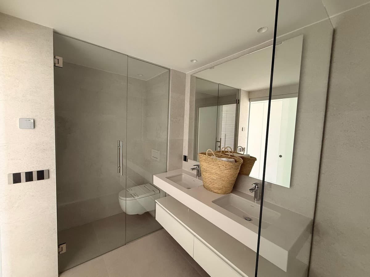 Middle Floor Apartment in New Golden Mile — photo 10 of 10