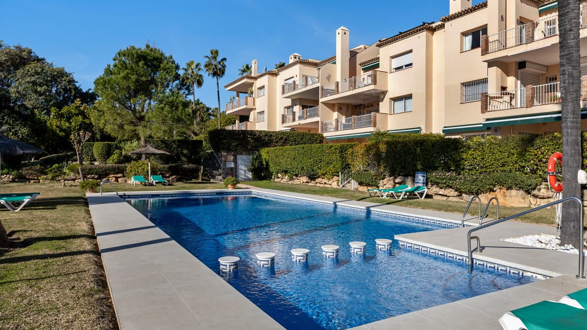 Middle Floor Apartment in Nueva Andalucía — photo 4 of 10