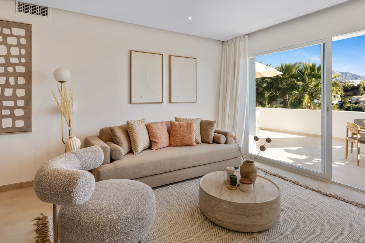 Middle Floor Apartment in La Quinta — photo 2 of 10