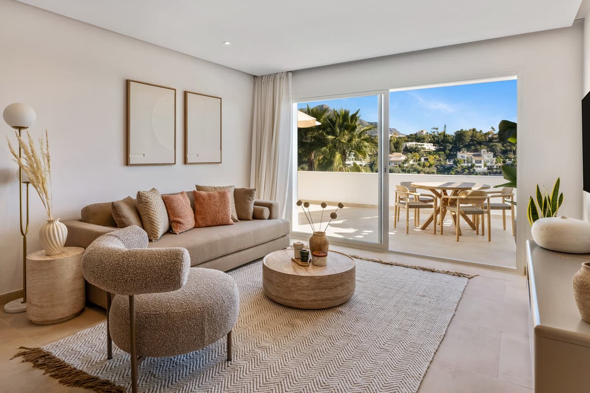 Middle Floor Apartment in La Quinta — photo 3 of 10
