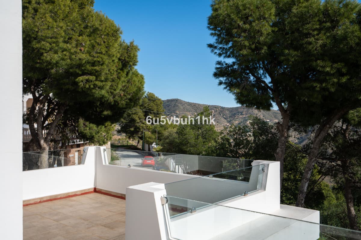 Detached Villa in Málaga — photo 6 of 10
