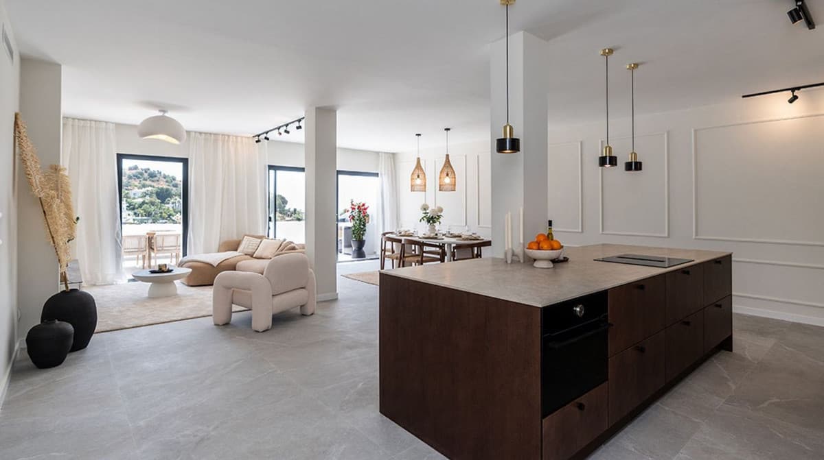 Middle Floor Apartment in La Quinta — photo 3 of 10