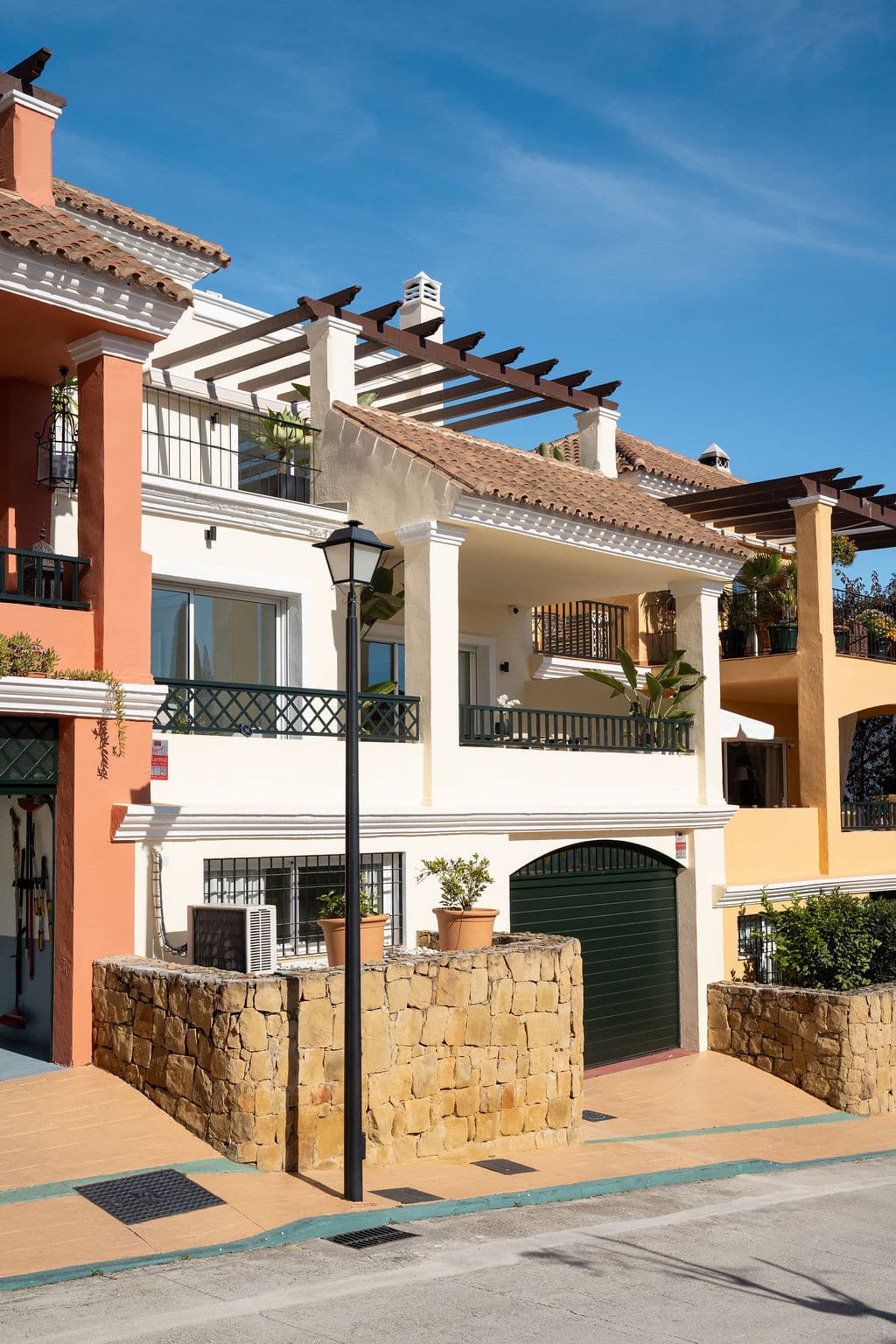 Townhouse in Nueva Andalucía — photo 8 of 10