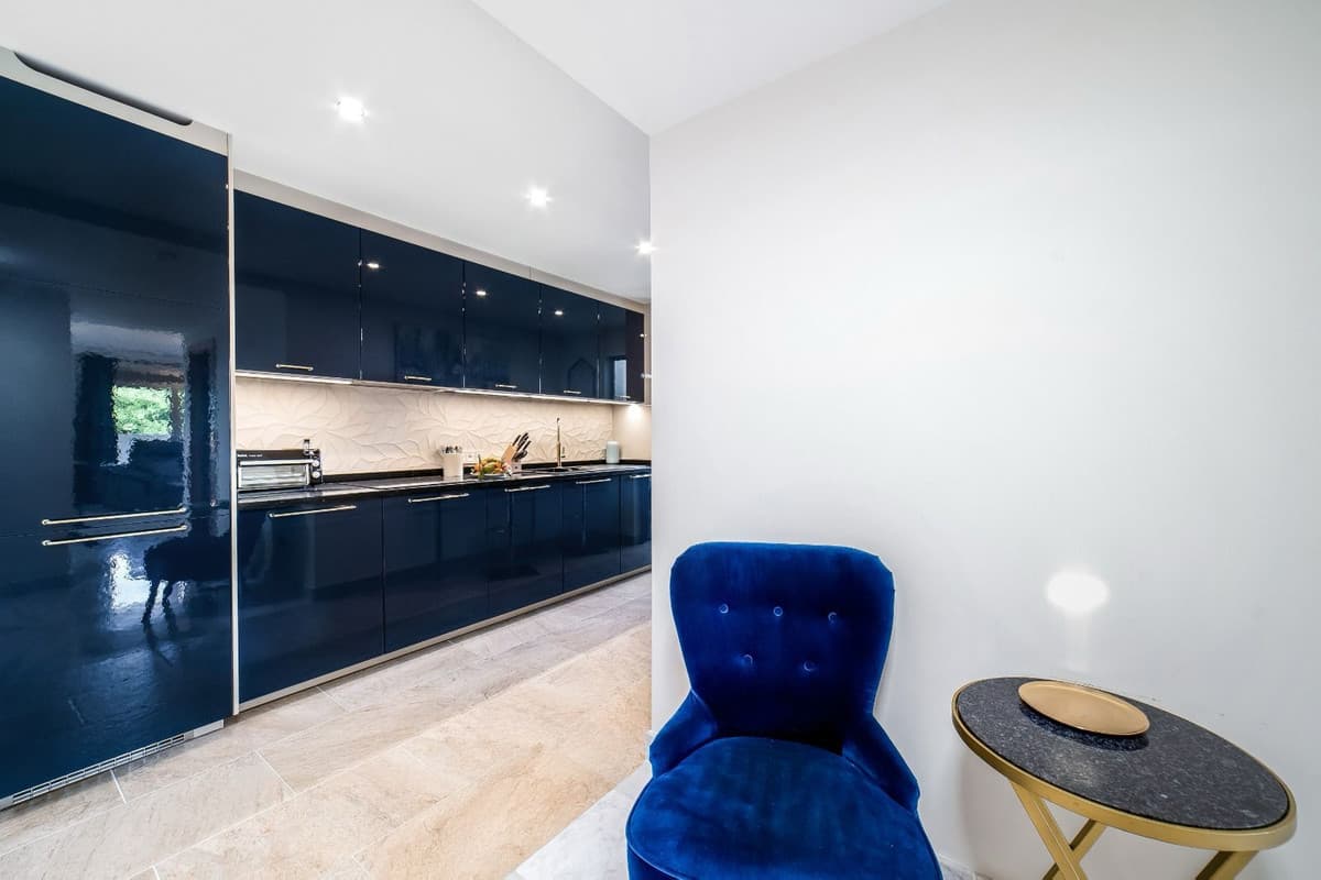 Middle Floor Apartment in Puerto Banús — photo 3 of 10