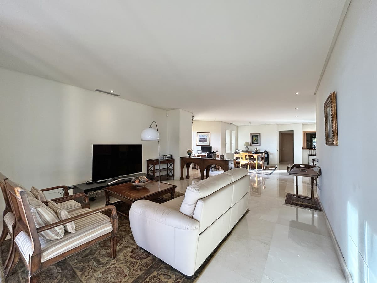 Middle Floor Apartment in The Golden Mile — photo 5 of 10