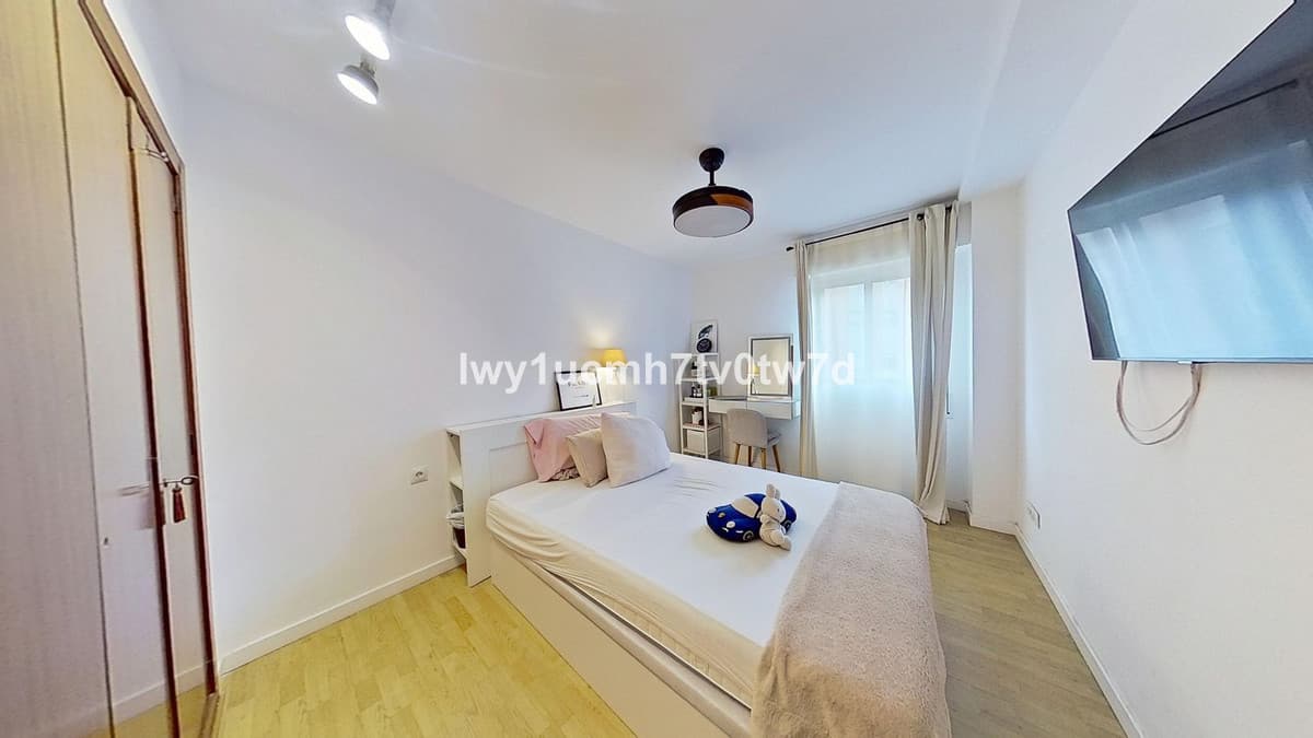Middle Floor Apartment in Málaga Centro — photo 4 of 10