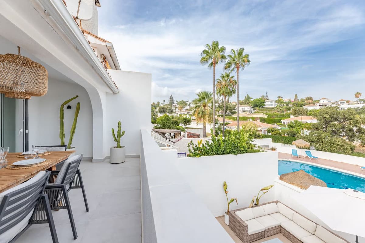 Townhouse in Elviria — photo 1 of 10