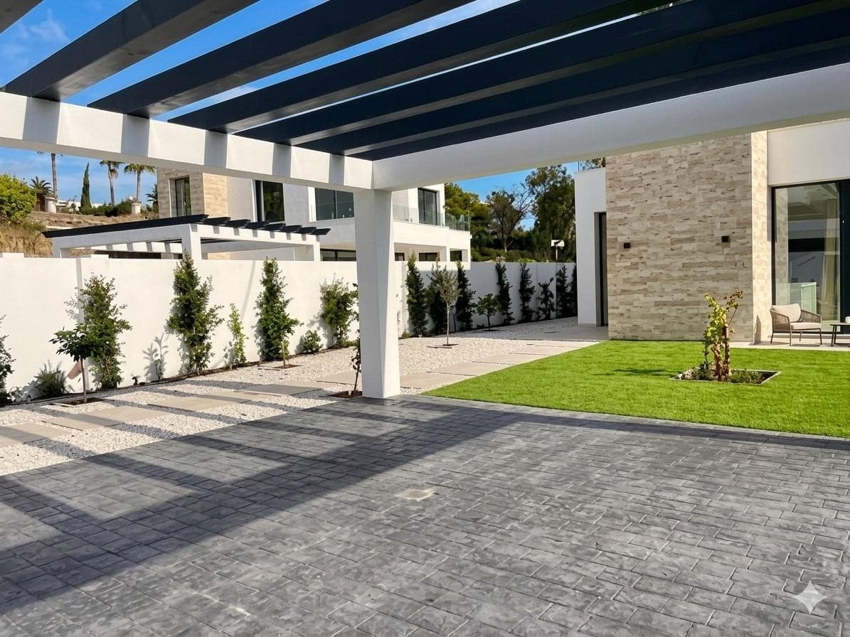 Detached Villa in Estepona — photo 2 of 10