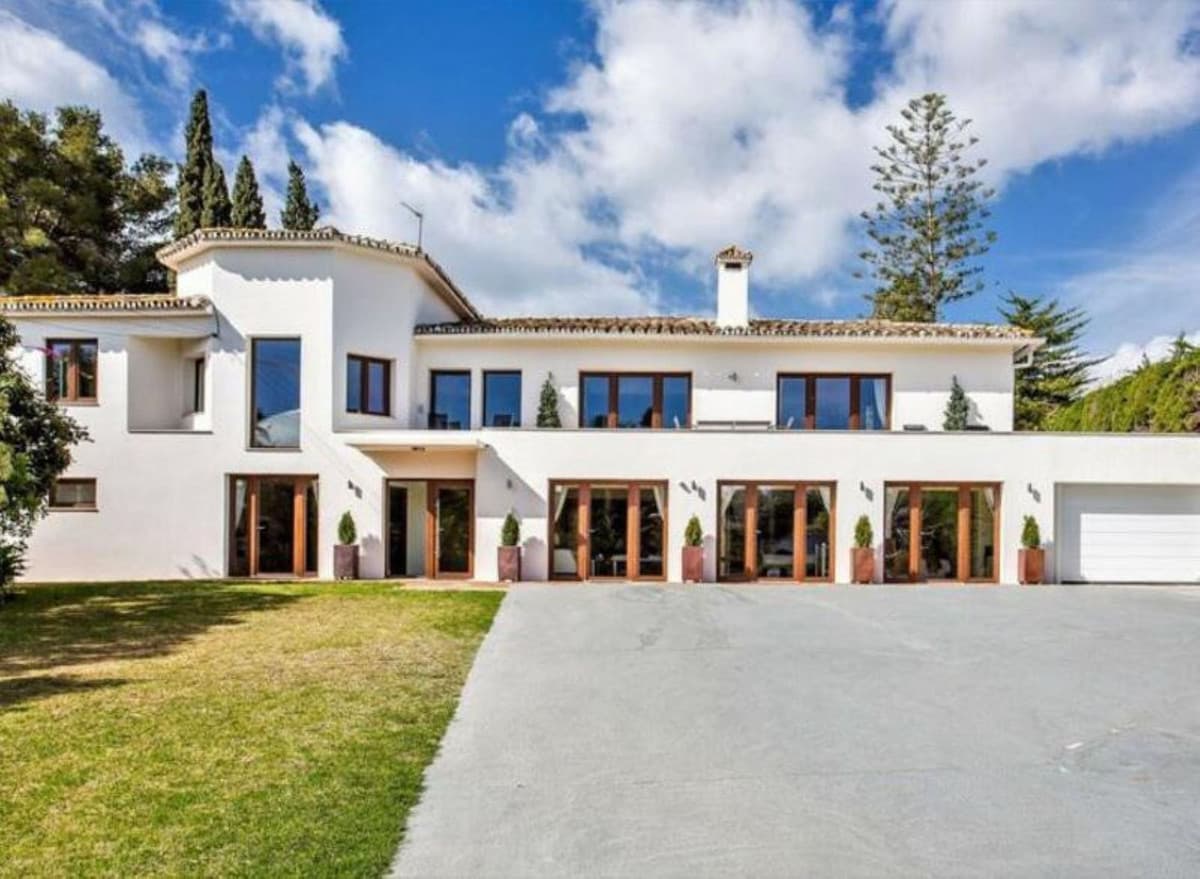 Detached Villa in San Pedro de Alcántara — photo 1 of 10