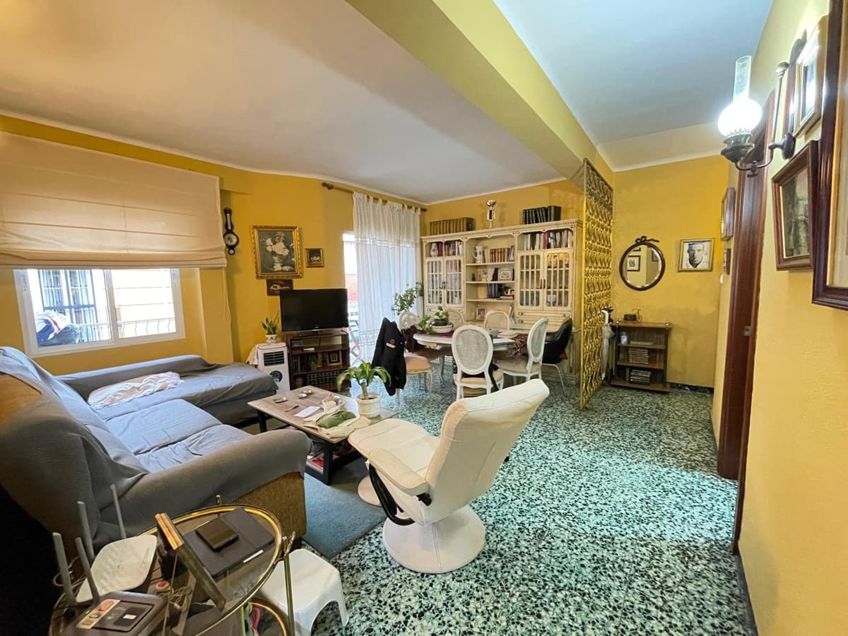 Middle Floor Apartment in Málaga — photo 5 of 10