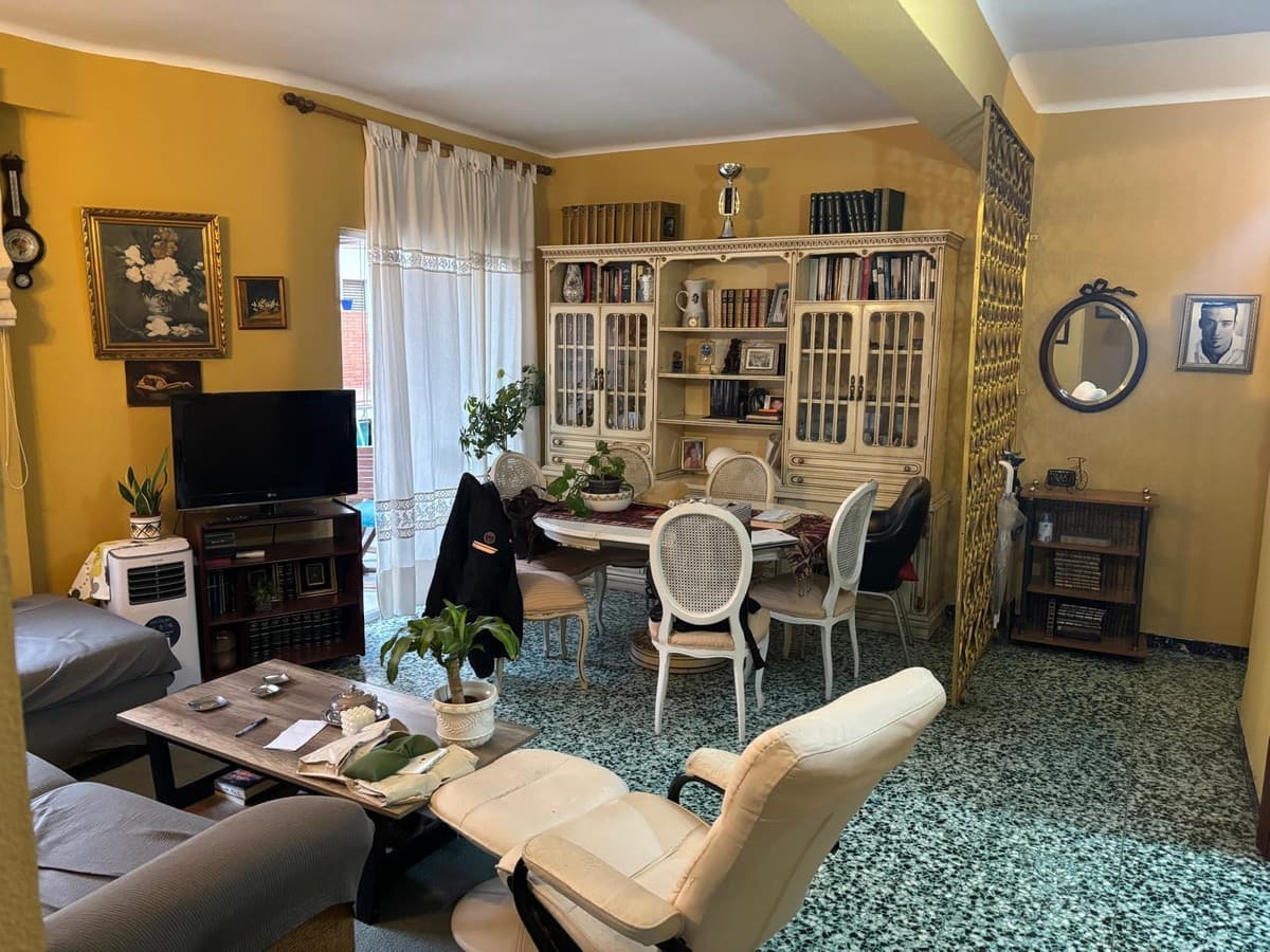 Middle Floor Apartment in Málaga — photo 8 of 10