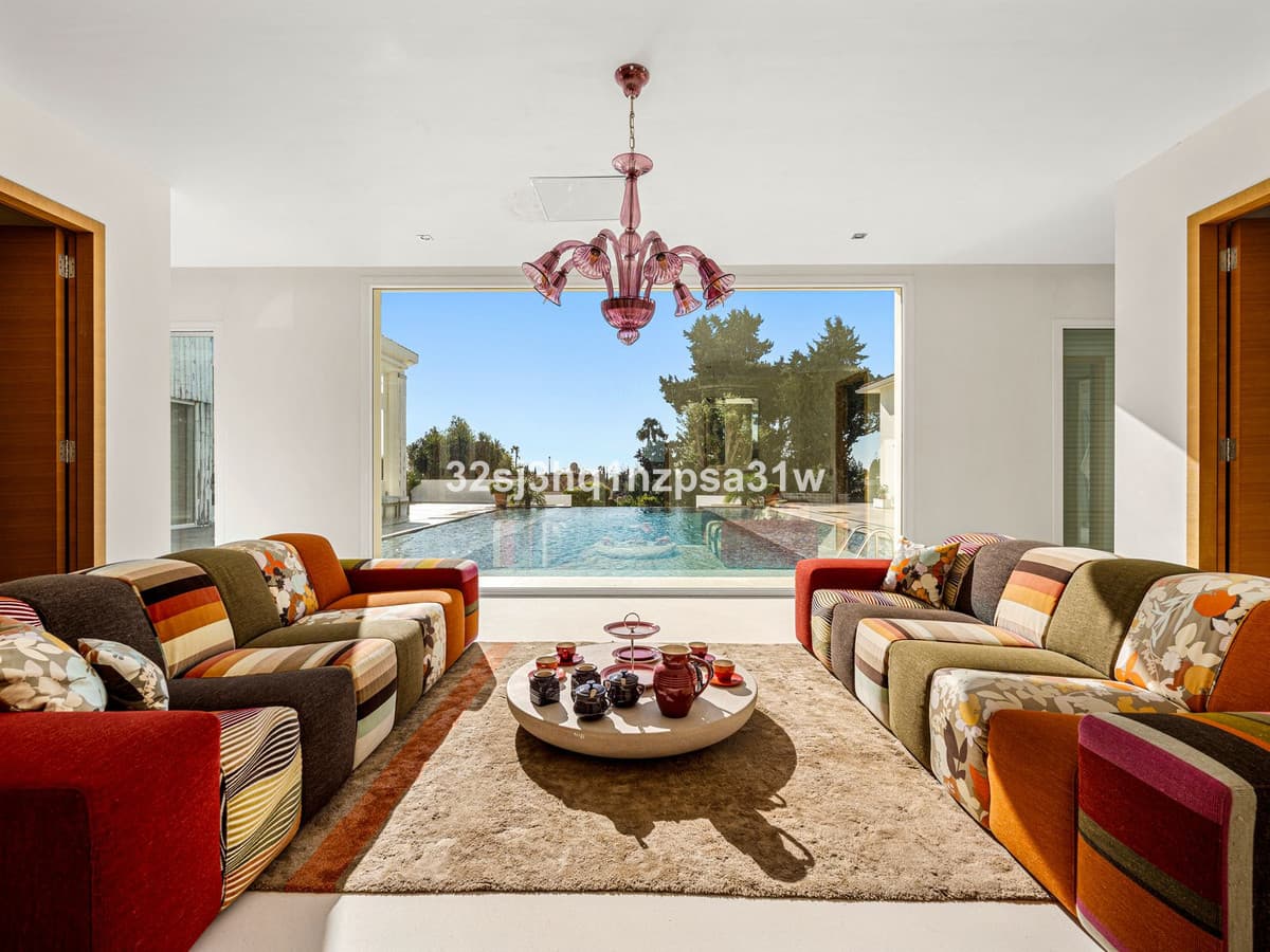 Detached Villa in Guadalmina Alta — photo 1 of 10