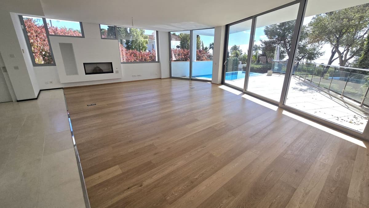 Semi-Detached House in The Golden Mile — photo 3 of 10
