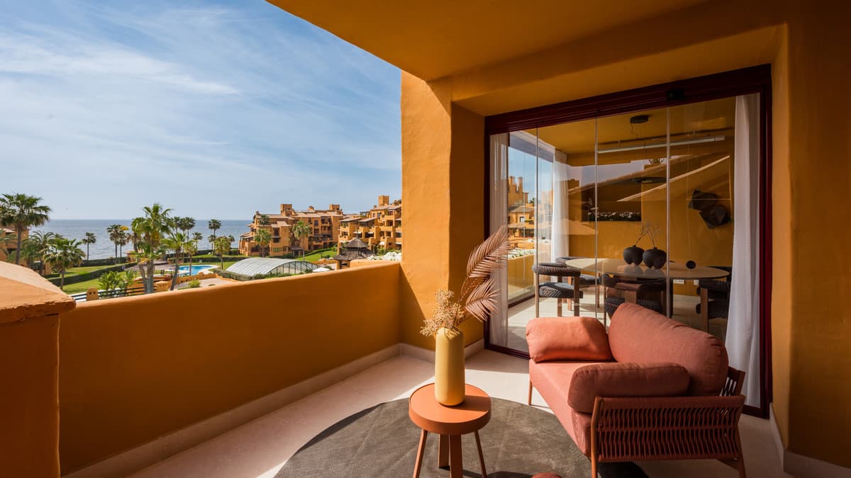 Middle Floor Apartment in Estepona — photo 3 of 10