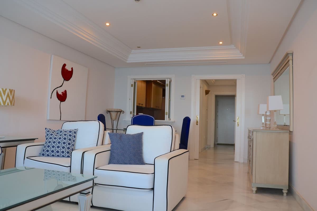 Middle Floor Apartment in Marbella — photo 8 of 10