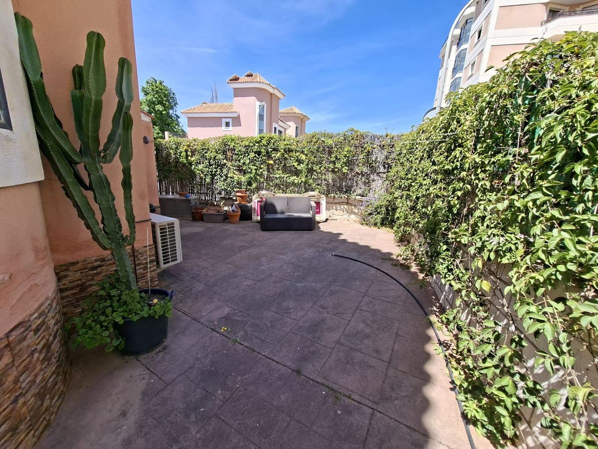 Detached Villa in San Luis de Sabinillas — photo 9 of 10