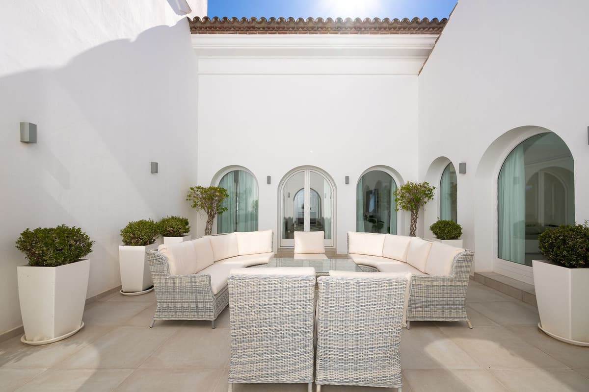 Detached Villa in Hacienda Las Chapas — photo 1 of 10