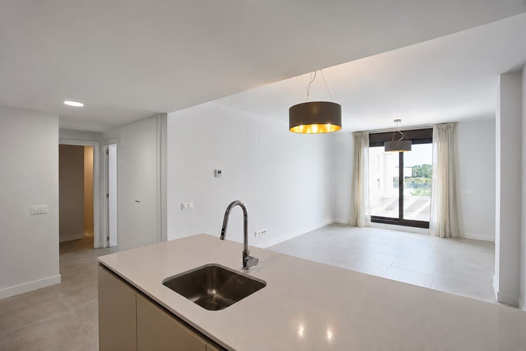 Middle Floor Apartment in Estepona — photo 4 of 10