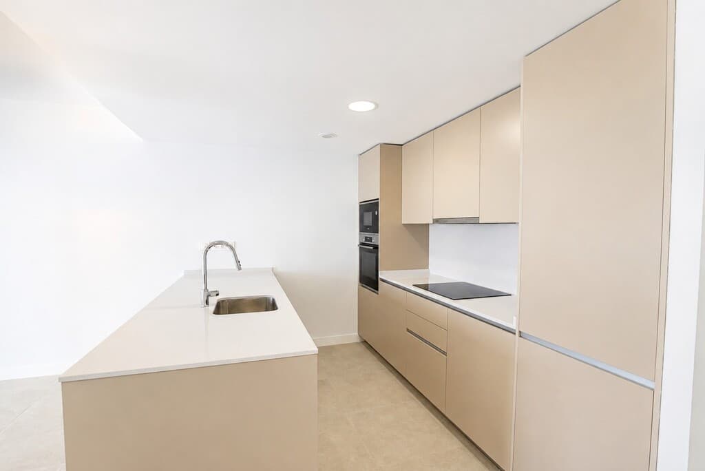 Middle Floor Apartment in Estepona — photo 5 of 10
