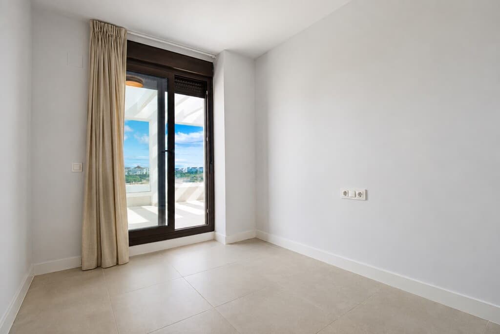 Middle Floor Apartment in Estepona — photo 8 of 10