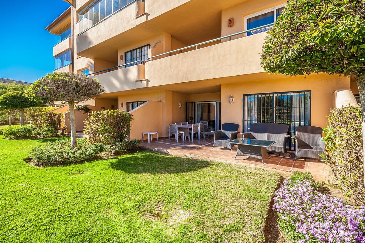 Ground Floor Apartment in Elviria — photo 1 of 10