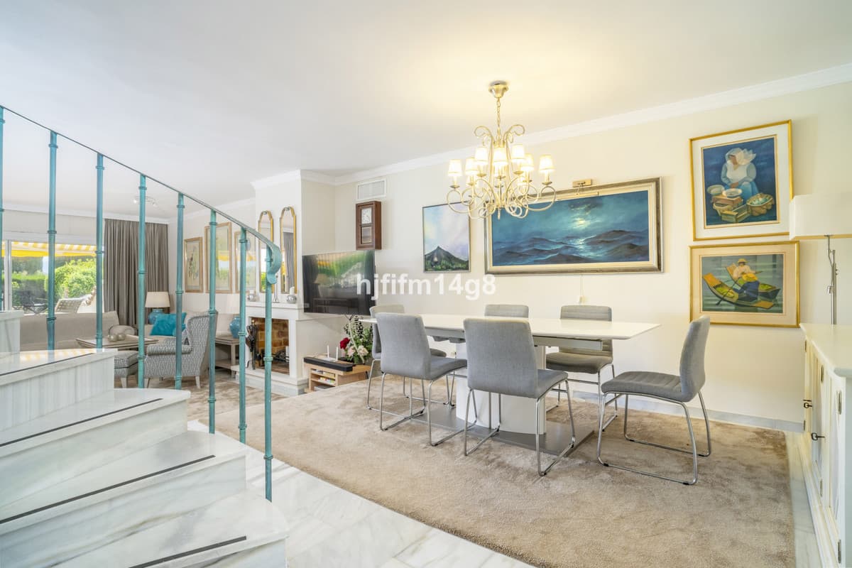 Townhouse in Nueva Andalucía — photo 6 of 10