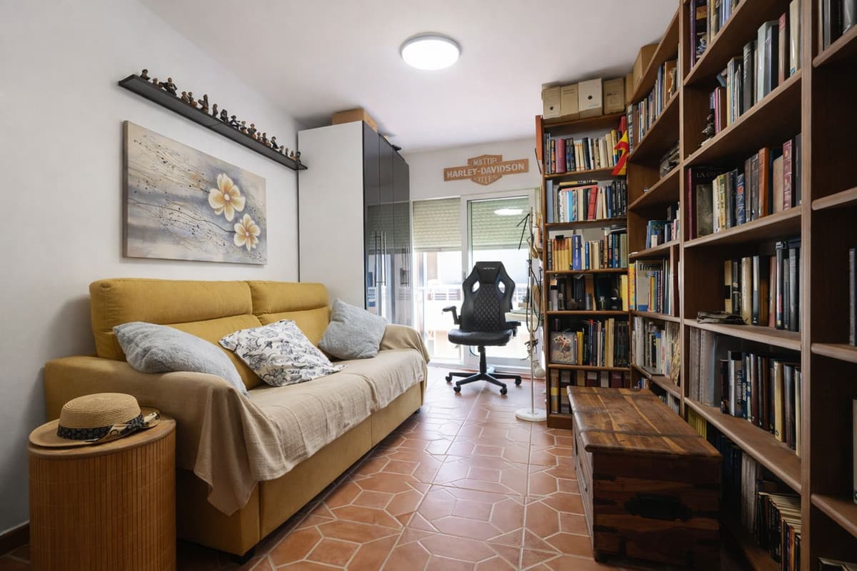 Middle Floor Apartment in Estepona — photo 1 of 10
