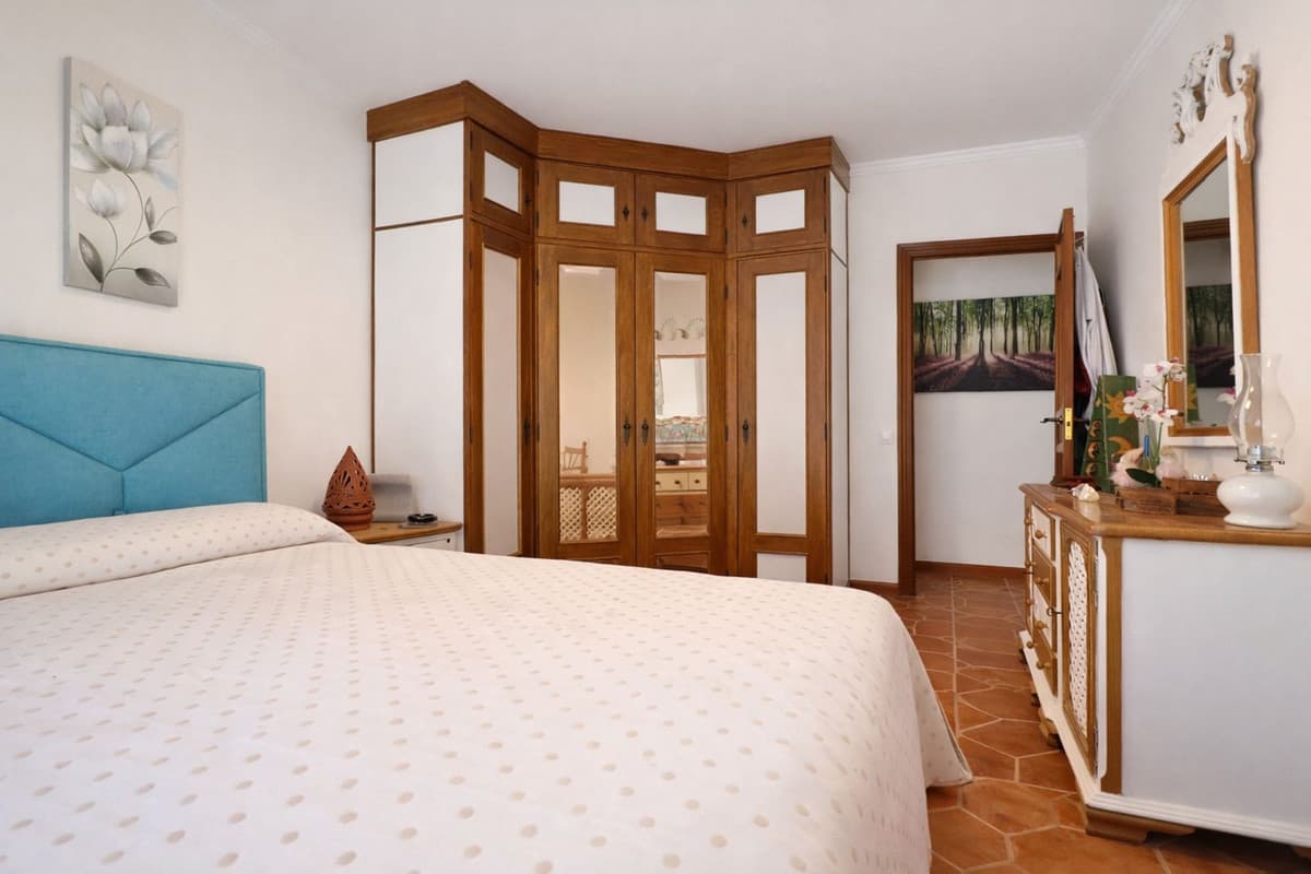 Middle Floor Apartment in Estepona — photo 7 of 10