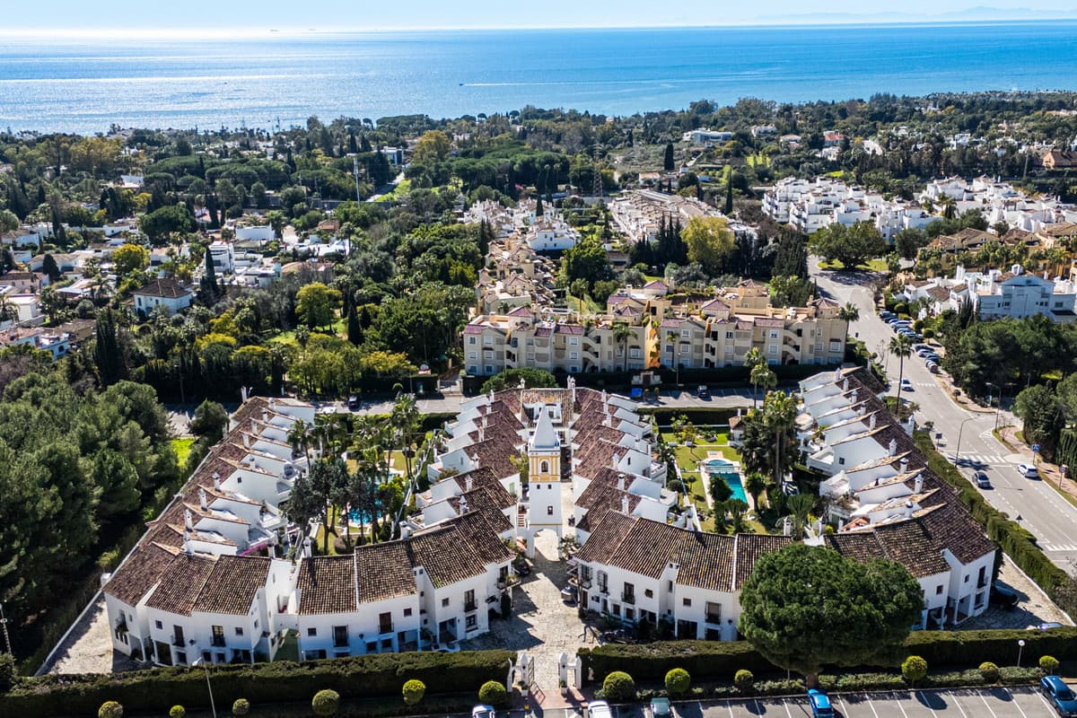 Detached Villa in The Golden Mile — photo 1 of 10