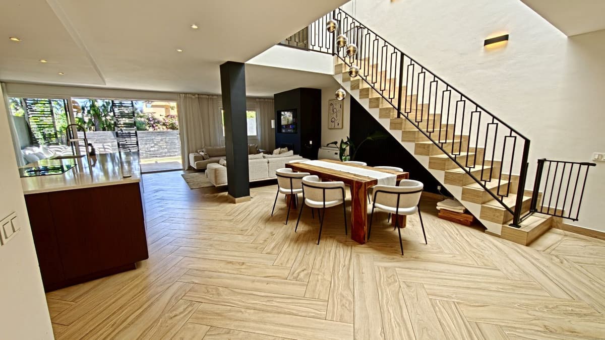 Townhouse in Atalaya — photo 1 of 10