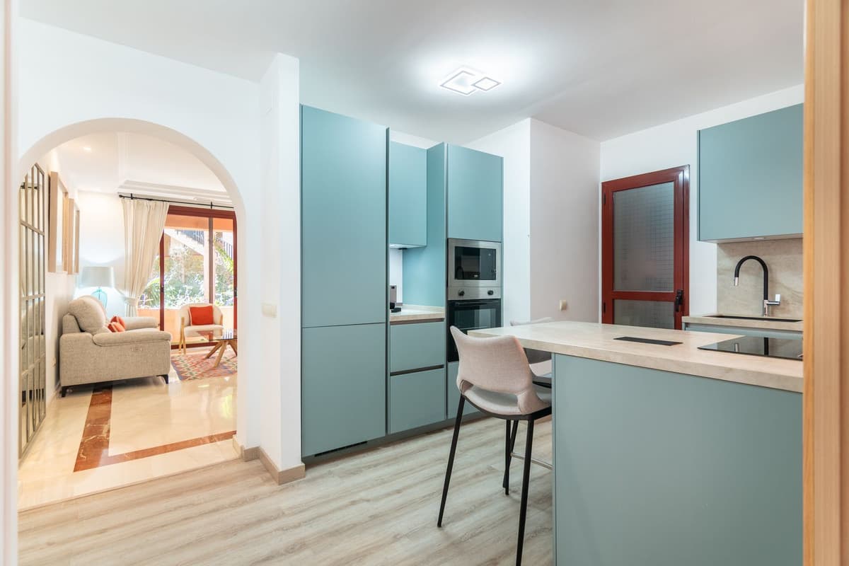 Middle Floor Apartment in Elviria — photo 5 of 10